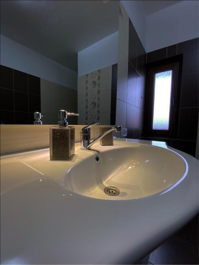 Casa Monica Guest House Dragus ภายนอก รูปภาพ