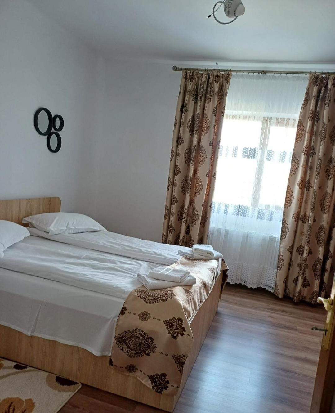 Casa Monica Guest House Dragus ห้อง รูปภาพ