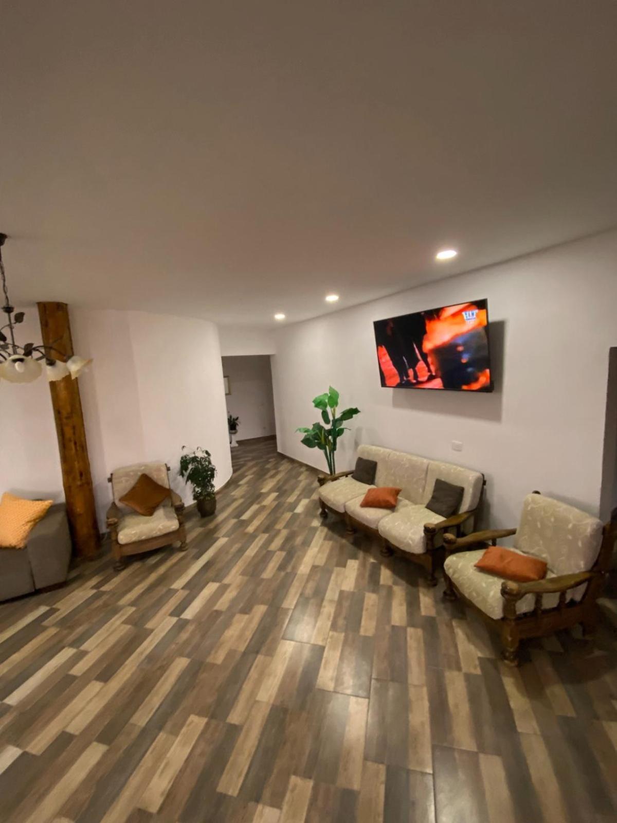 Casa Monica Guest House Dragus ภายนอก รูปภาพ