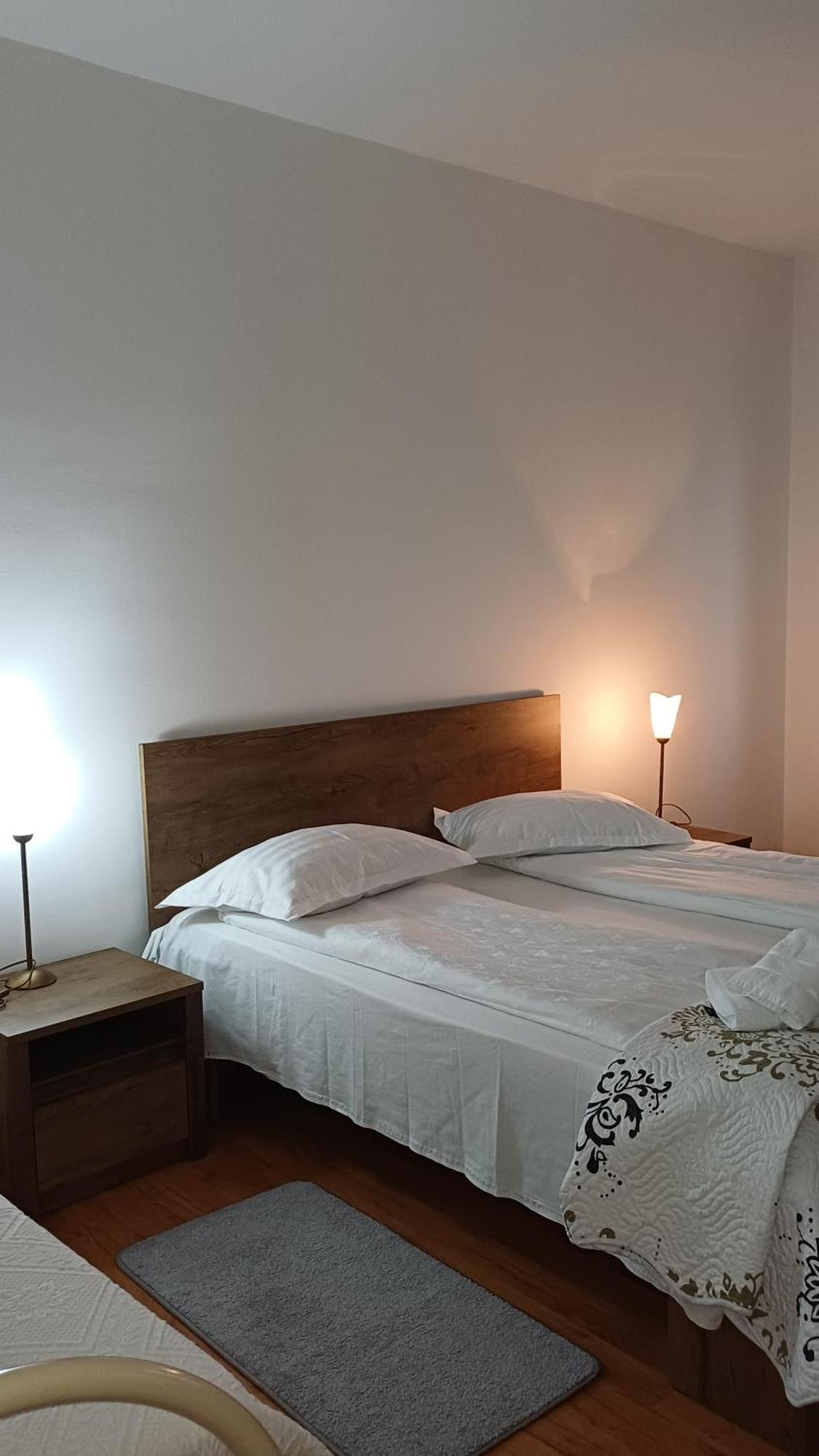 Casa Monica Guest House Dragus ภายนอก รูปภาพ