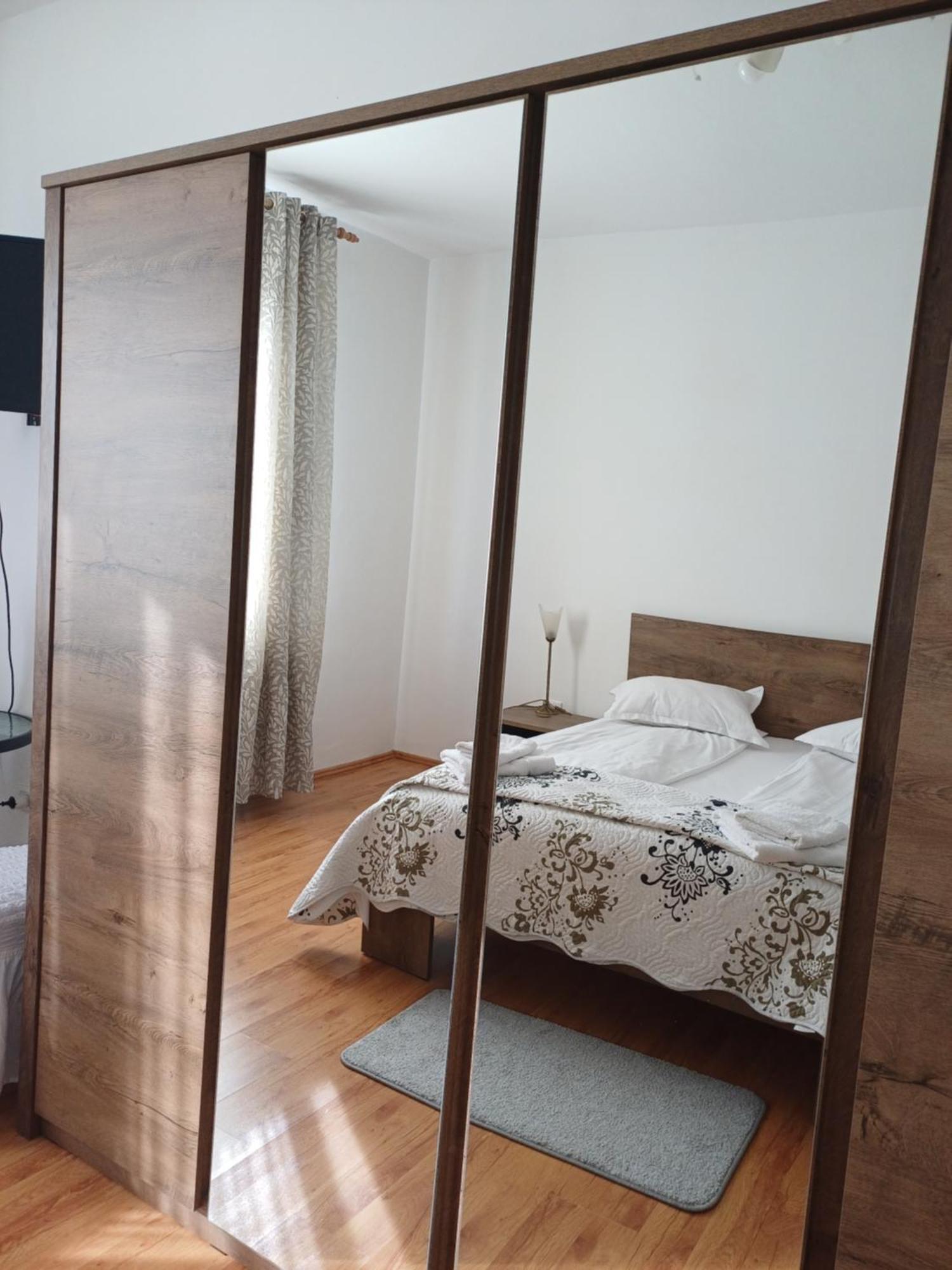 Casa Monica Guest House Dragus ภายนอก รูปภาพ