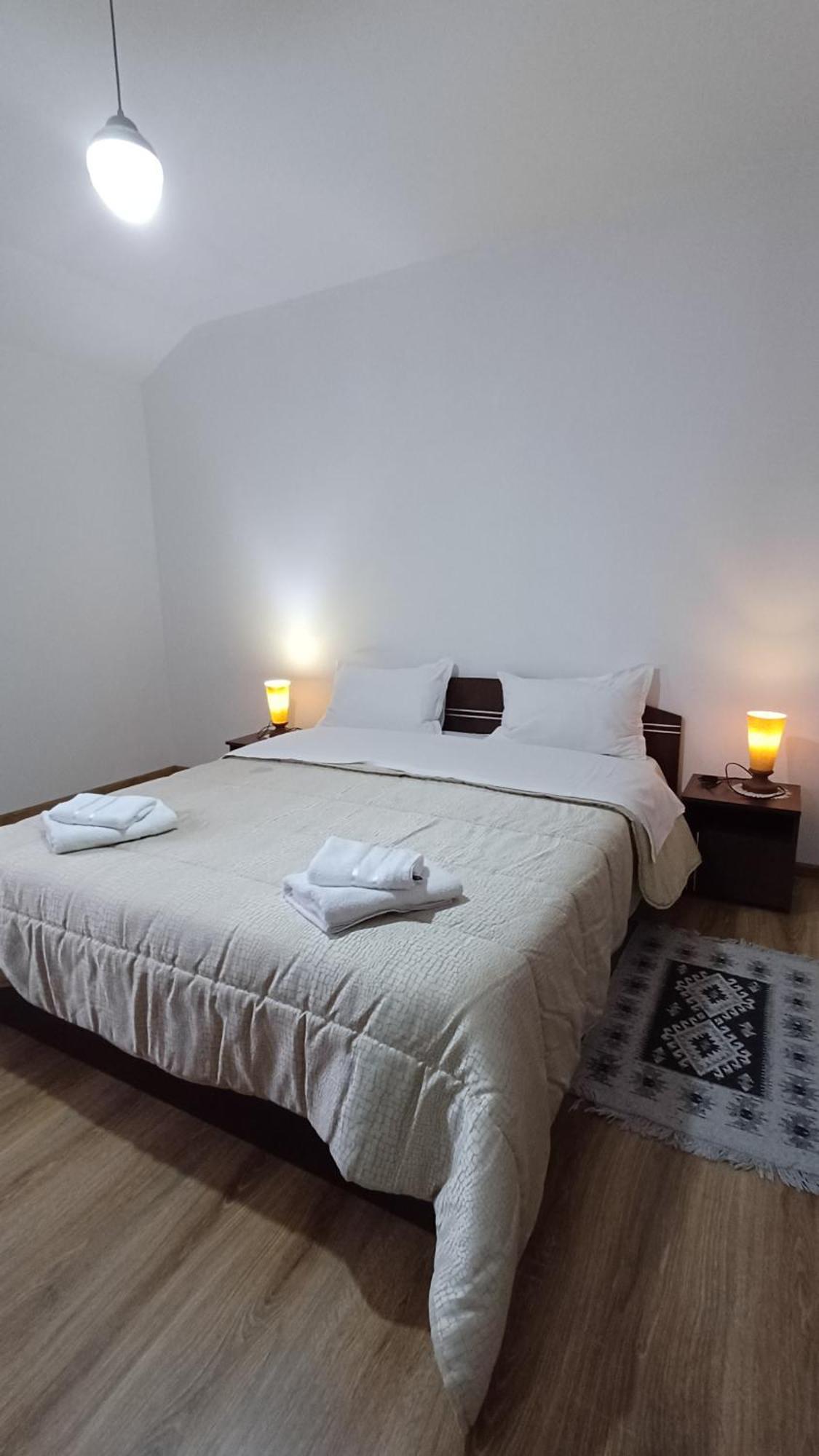 Casa Monica Guest House Dragus ภายนอก รูปภาพ