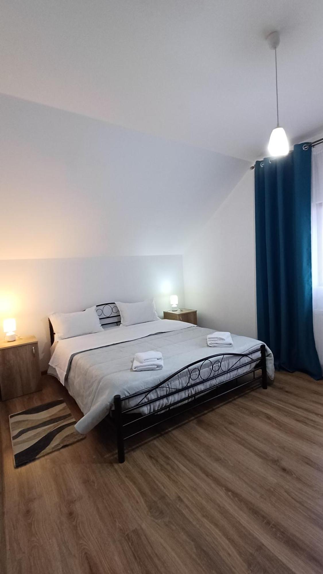 Casa Monica Guest House Dragus ภายนอก รูปภาพ