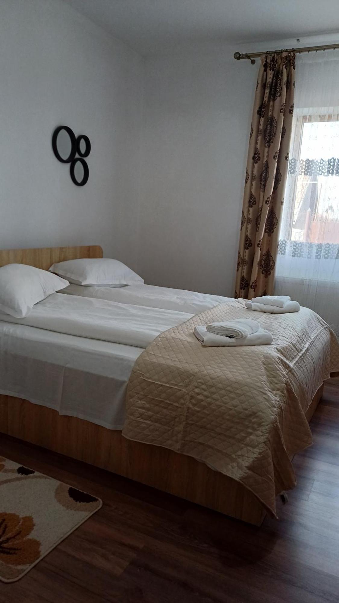 Casa Monica Guest House Dragus ภายนอก รูปภาพ