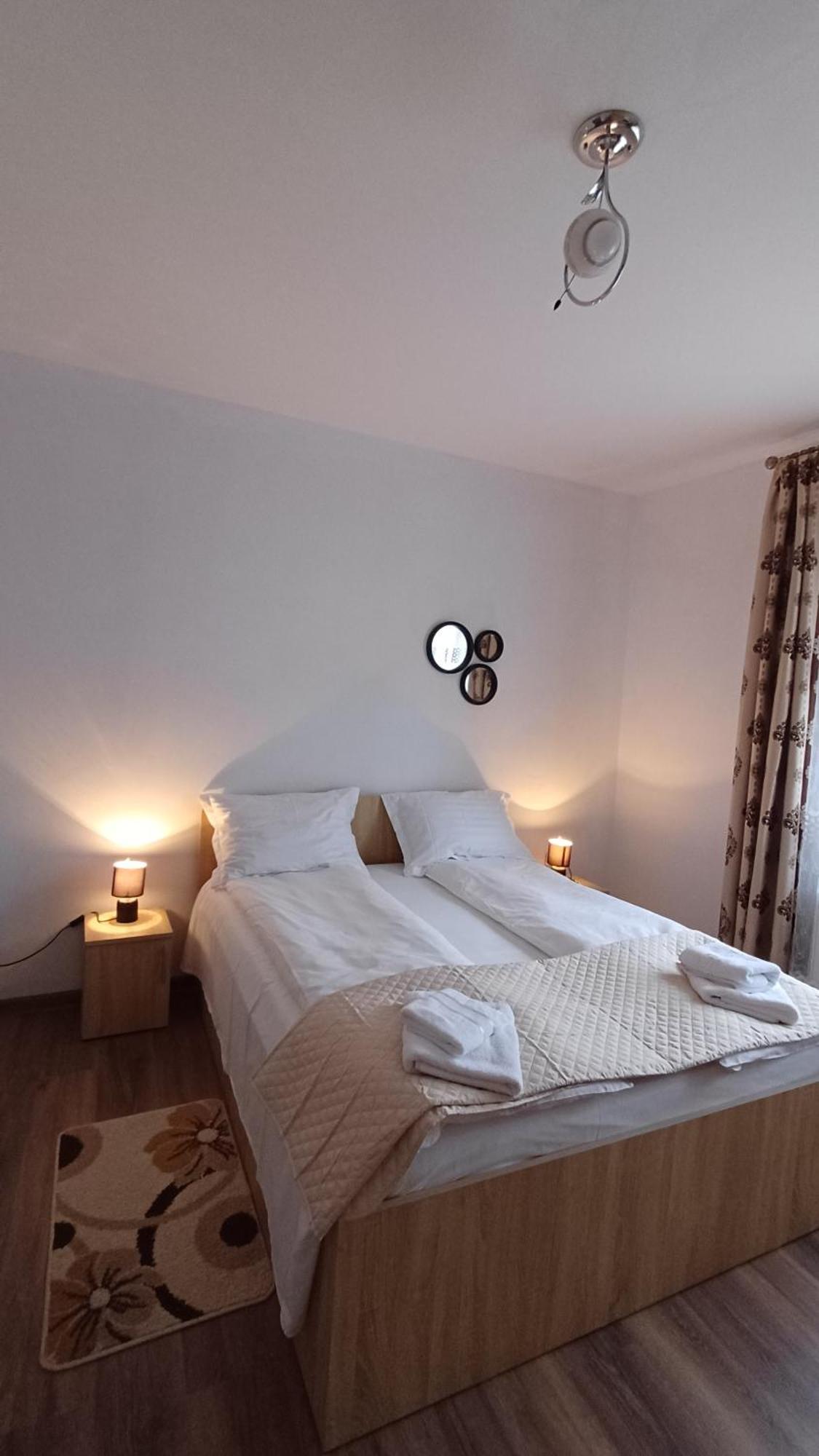 Casa Monica Guest House Dragus ภายนอก รูปภาพ