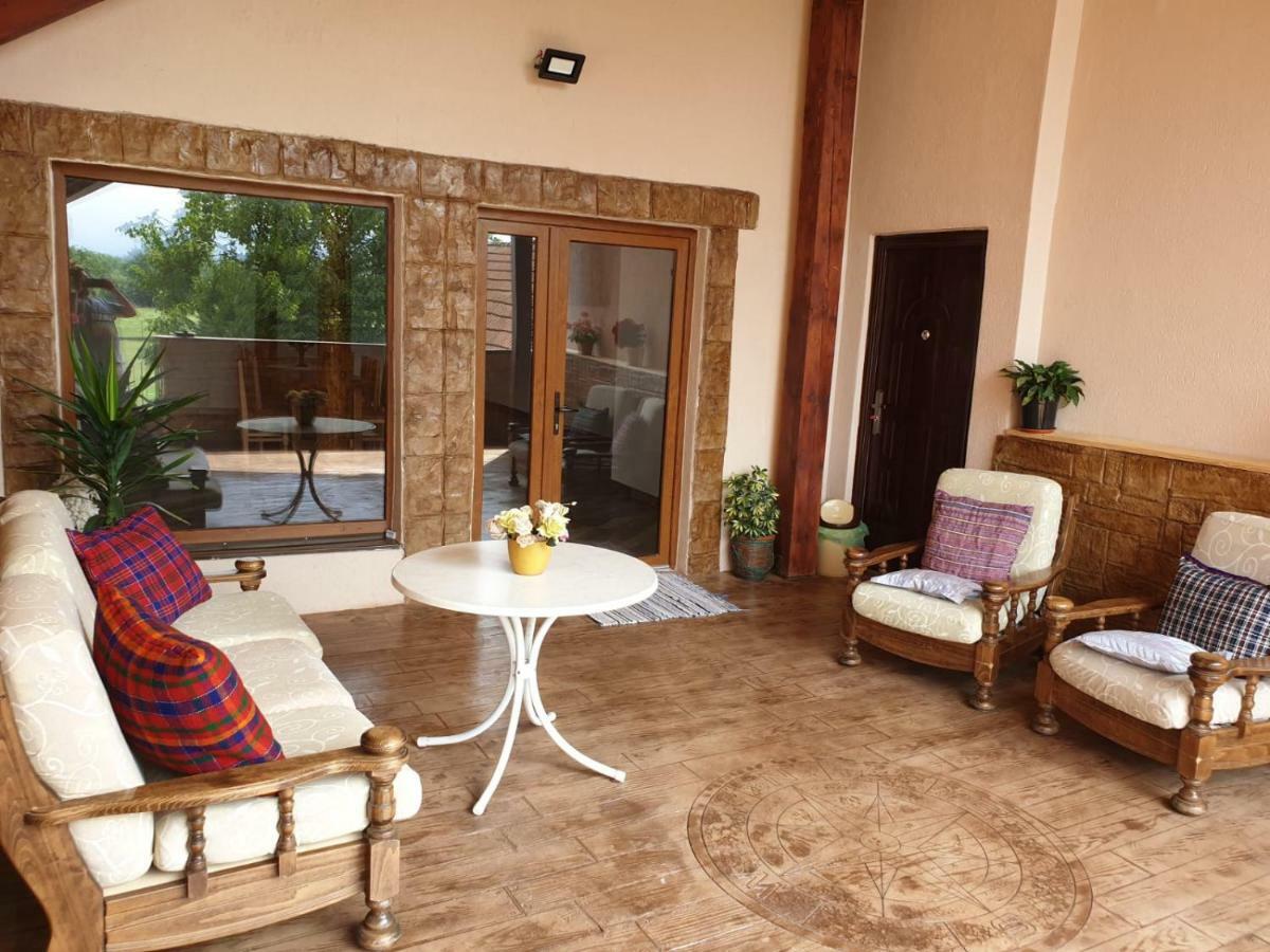 Casa Monica Guest House Dragus ภายนอก รูปภาพ